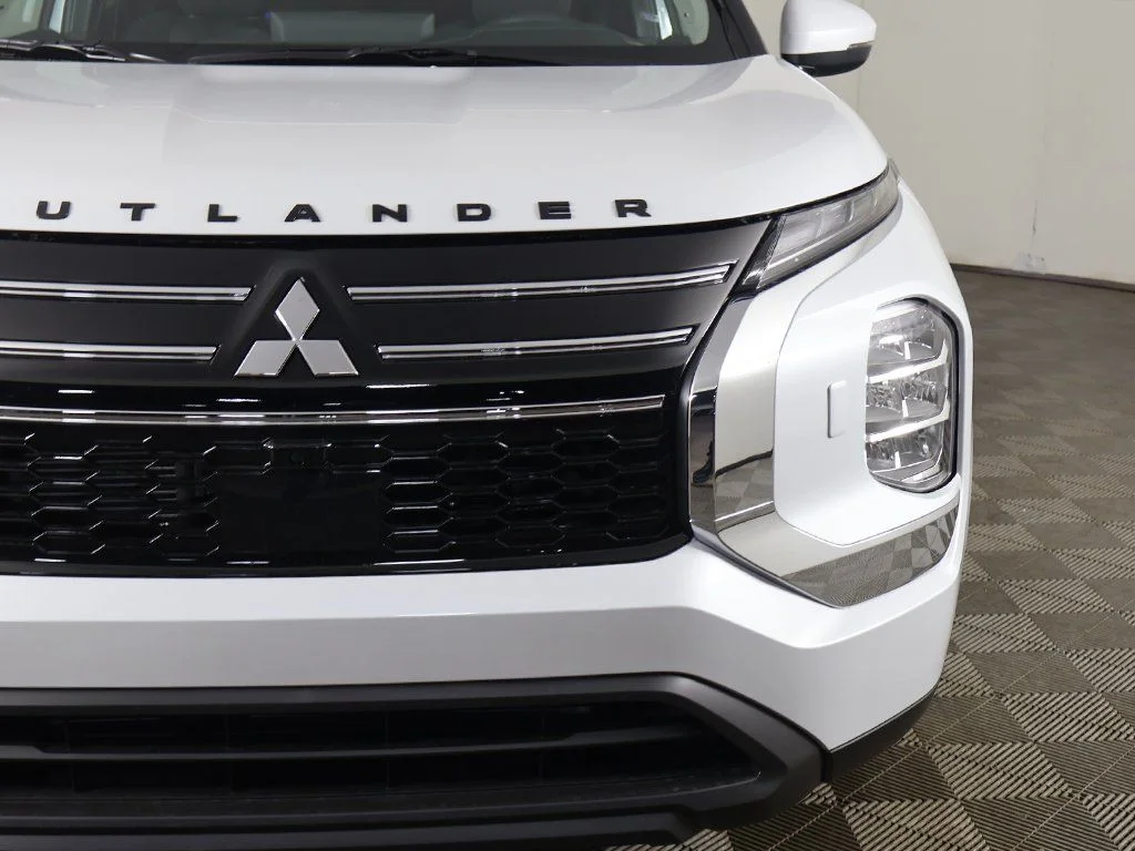 New 2026 White Mitsubishi ES image 15