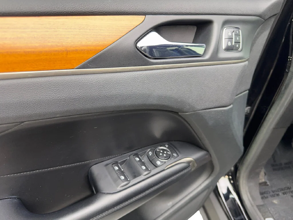 Used 2017 Black Lincoln Reserve image 35