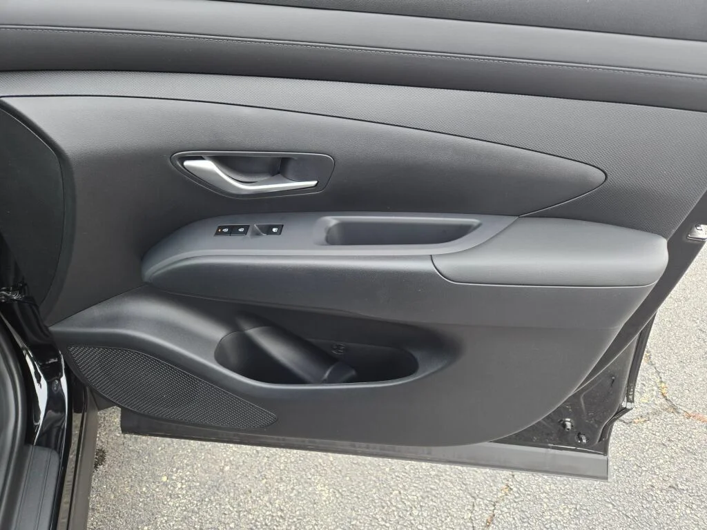 Used 2026 Black Hyundai SEL image 4