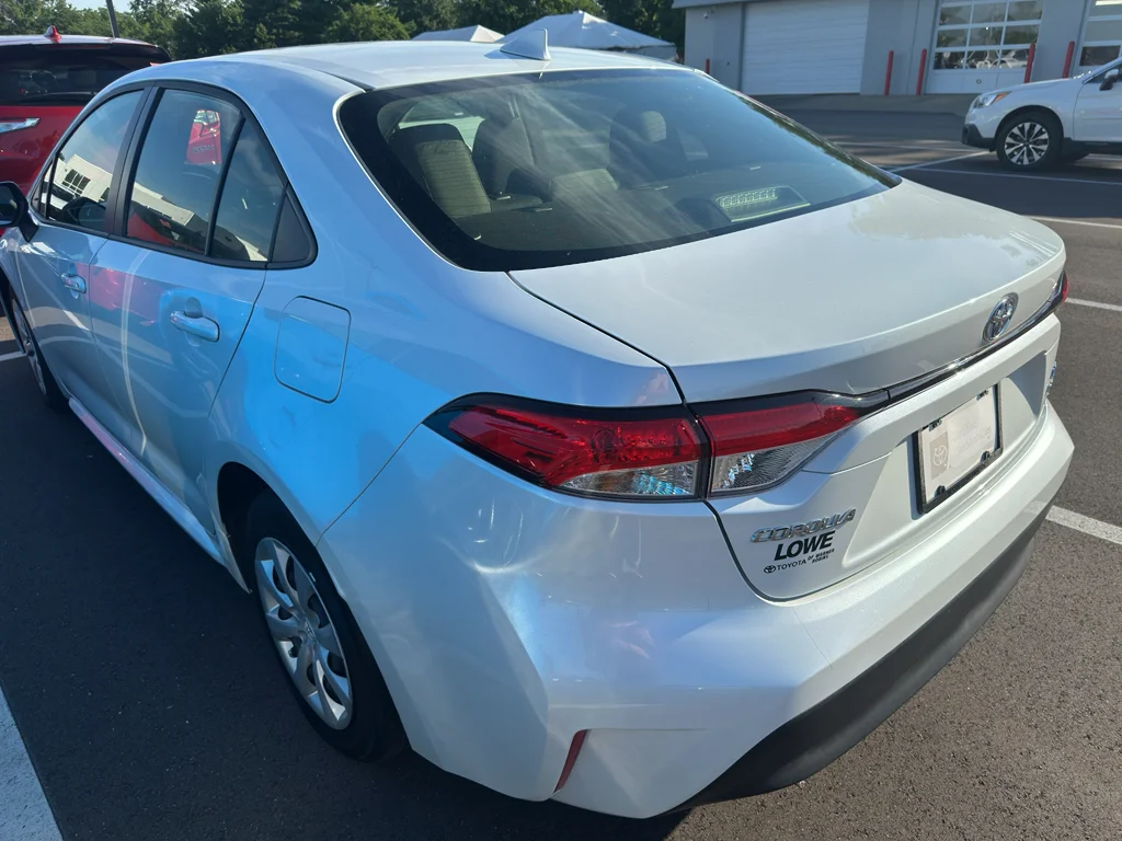 Used 2026 Wind Chill Pearl Toyota Hybrid LE image 3