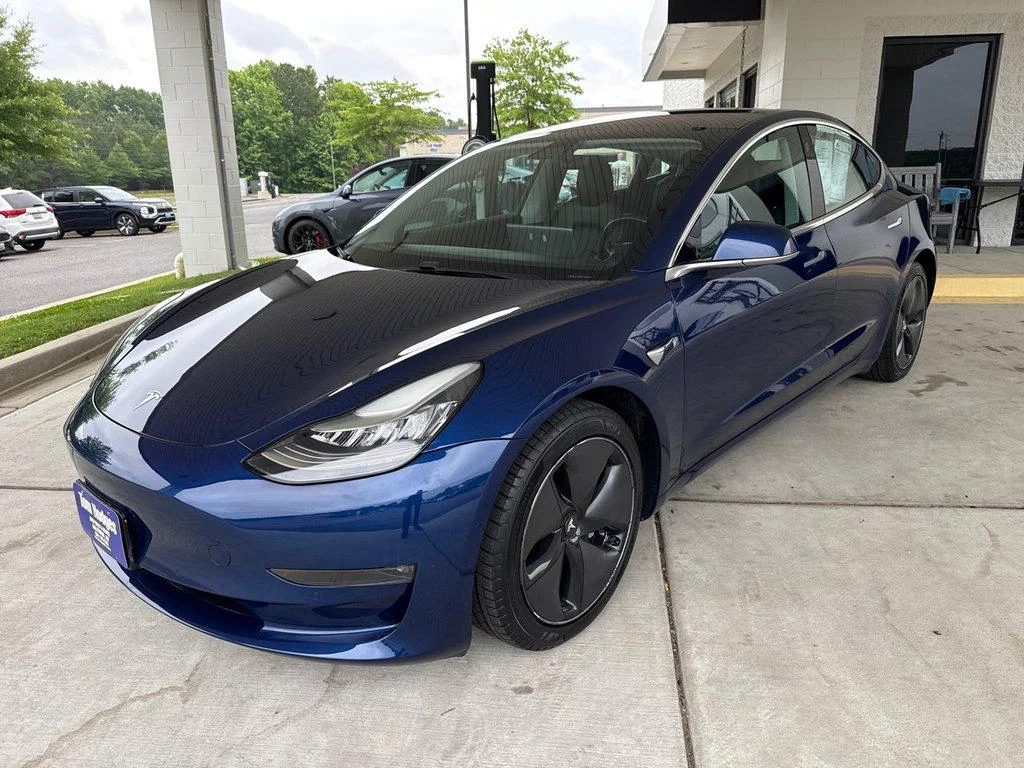 Used 2018 Deep Blue Metallic Tesla Long Range image 1