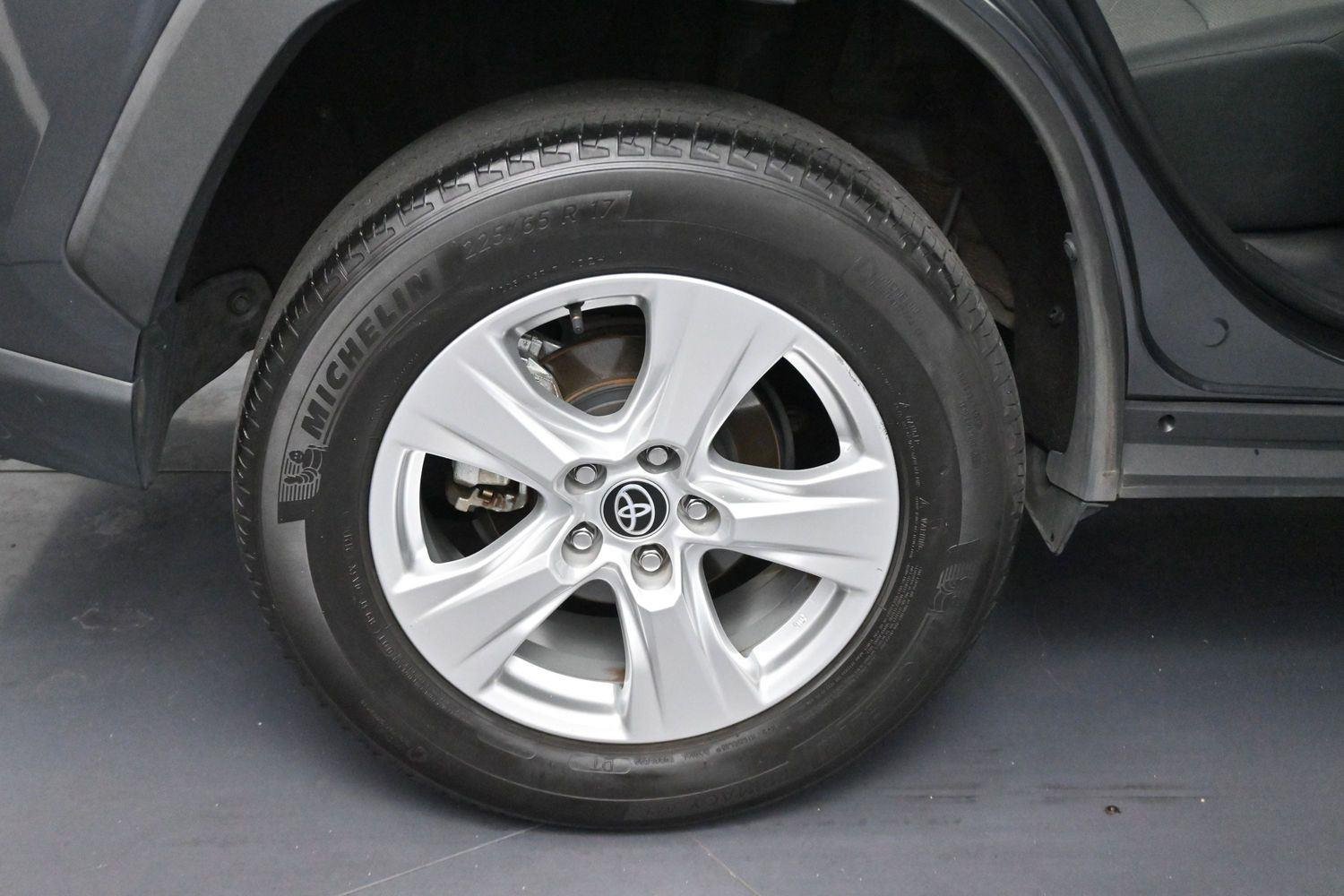 Used 2021 Magnetic Gray Metallic Toyota XLE image 33