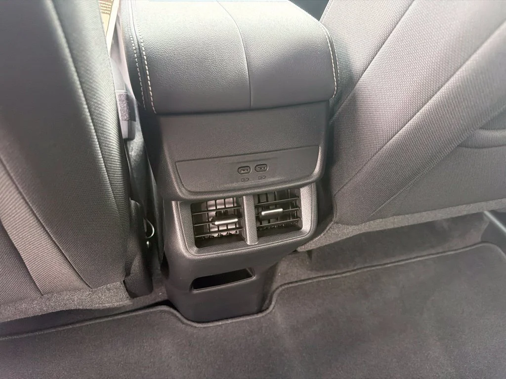 New 2027 Summit White GMC Elevation image 17