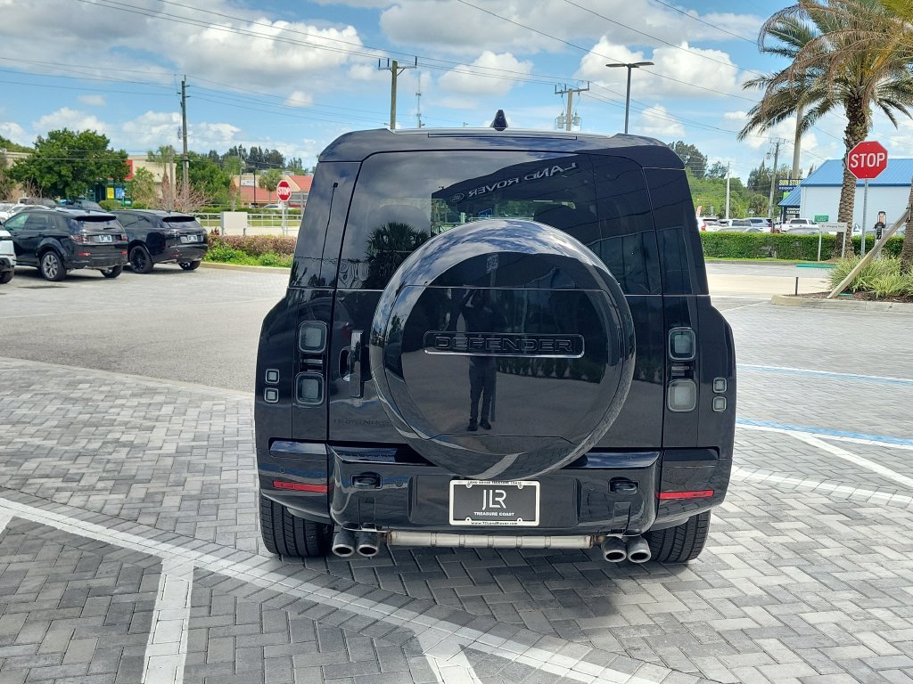 New 2026 Santorini Black Land Rover V8 image 4