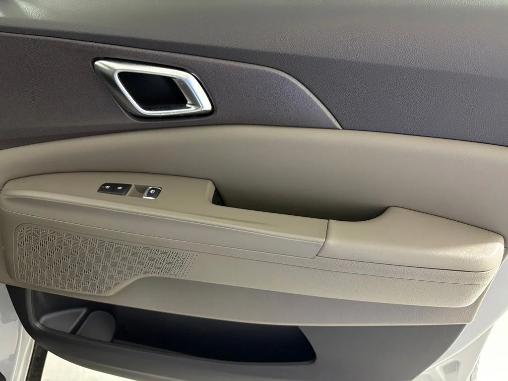 New 2026 Ceramic Silver Kia EX image 47