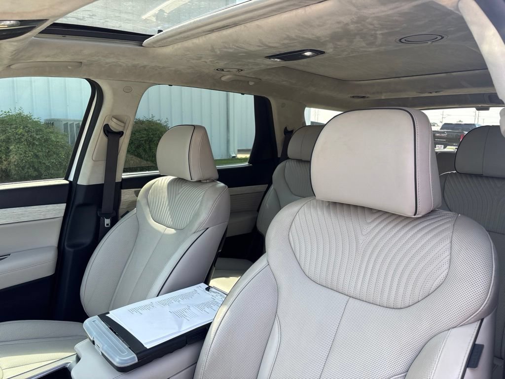 Used 2024 White Hyundai Calligraphy image 17
