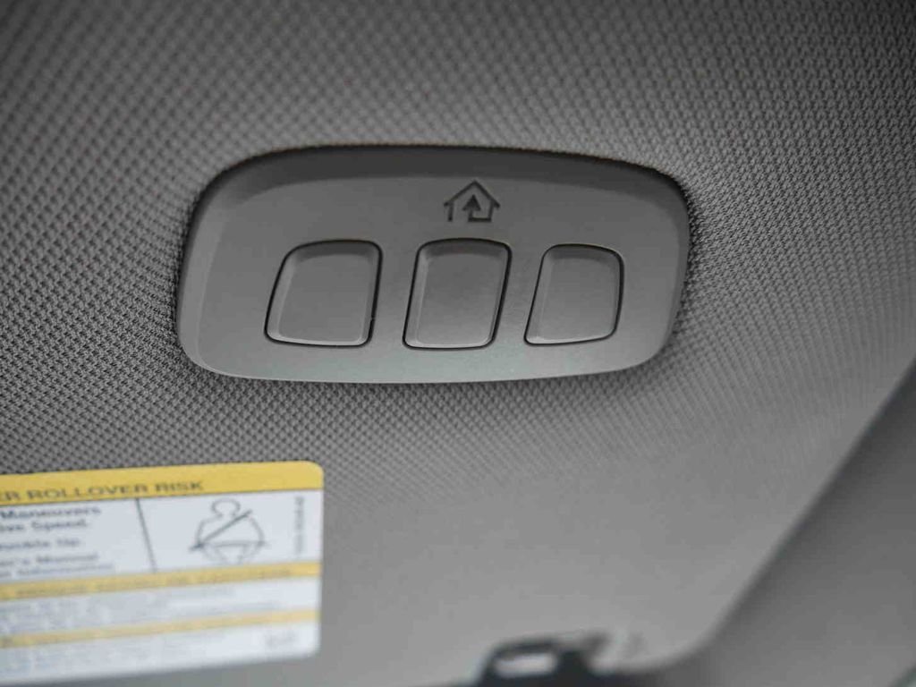 Used 2016 White Ford Lariat image 40
