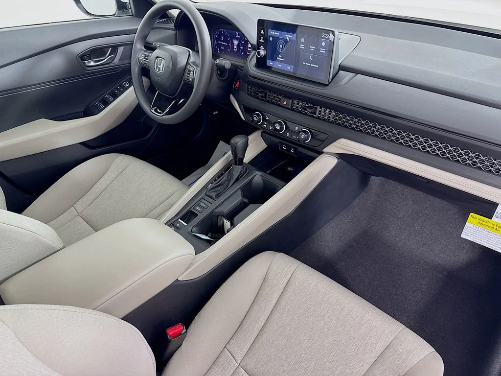 New 2026 Platinum White Pearl Honda LX image 37