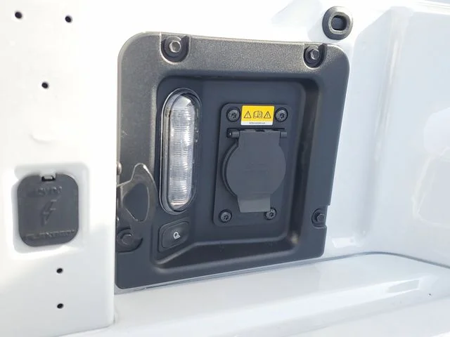 New 2026 Oxford White Ford XLT image 6