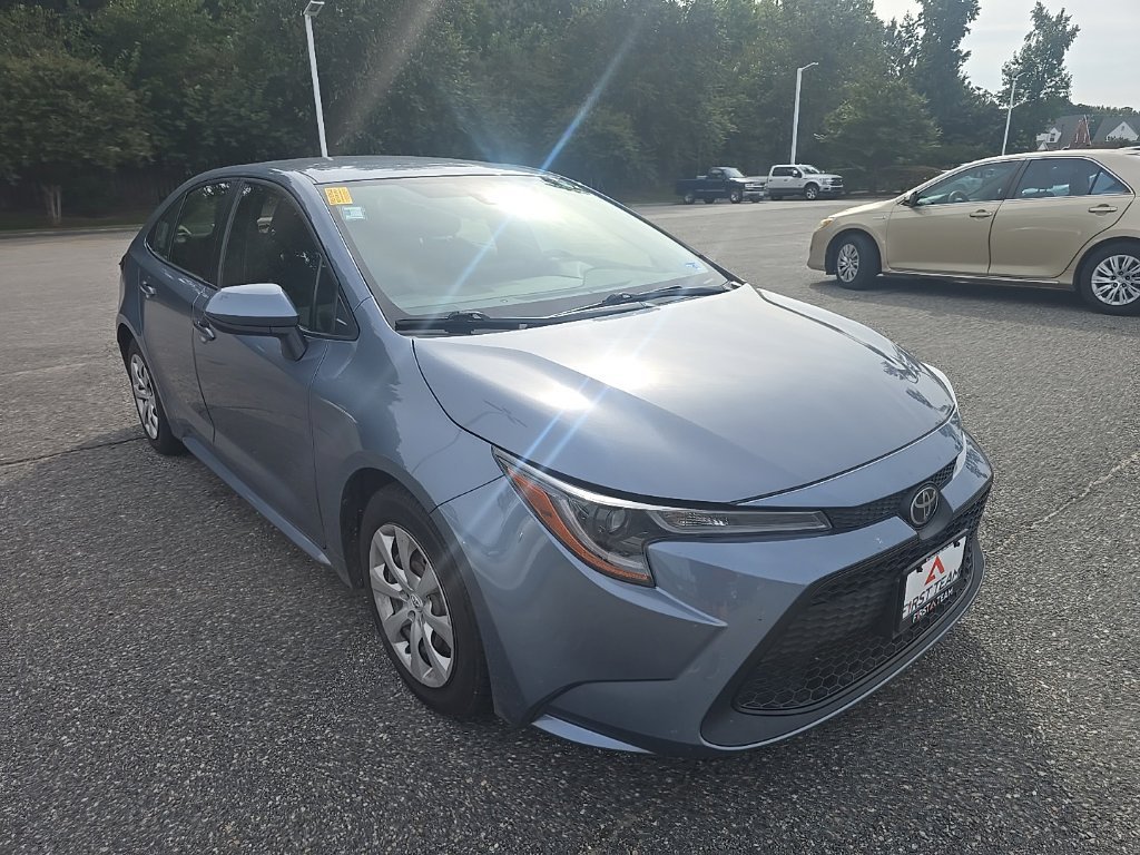 Used 2022  Toyota LE image 3