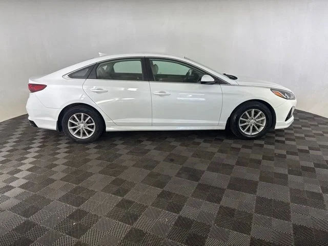 Used 2019 White Hyundai SE image 5