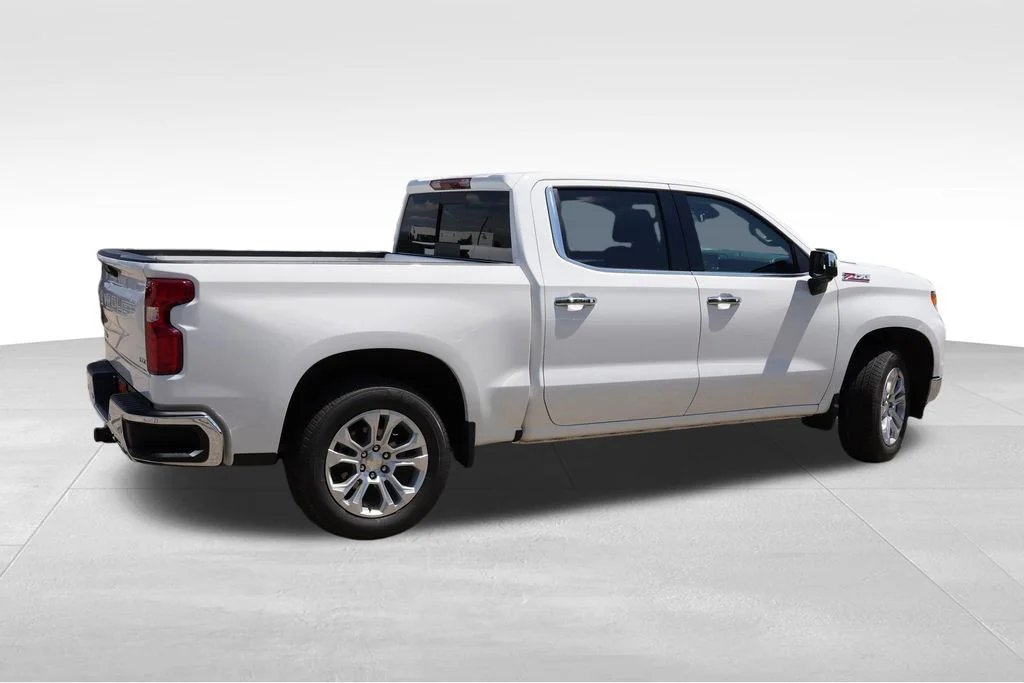 Used 2024 Summit White Chevrolet LTZ image 4