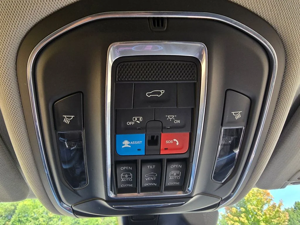 Used 2023 White Jeep Limited image 37