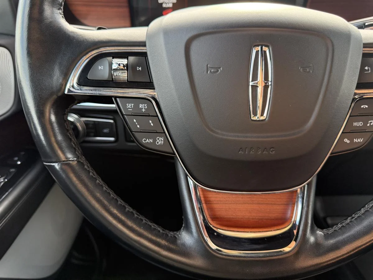 Used 2020 Blue Lincoln Reserve image 32