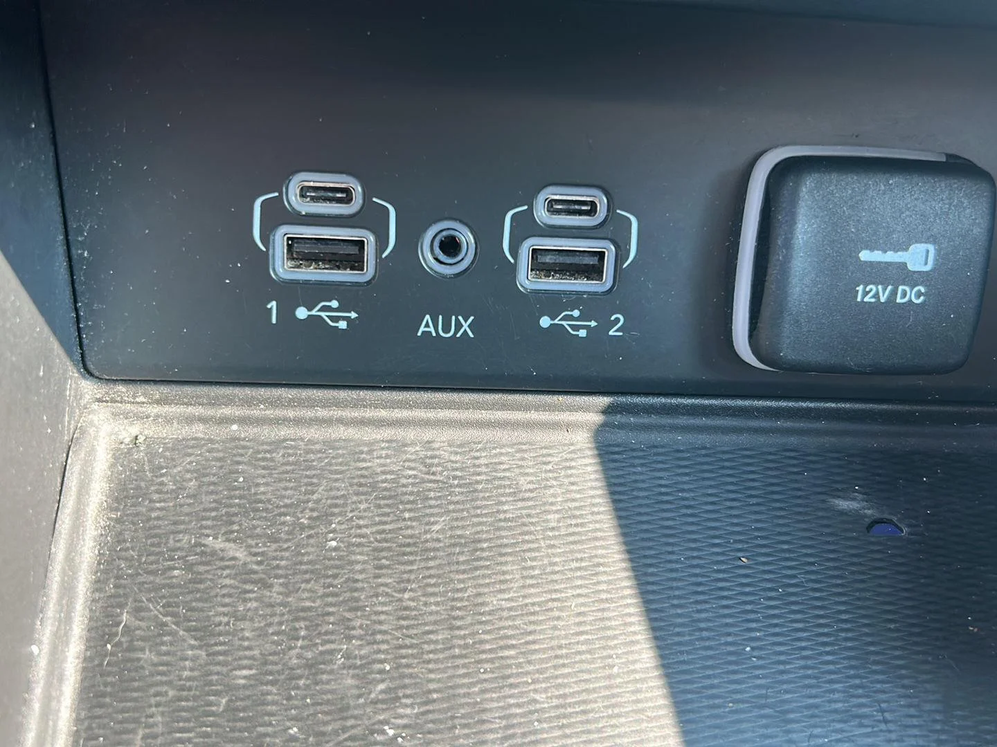 Used 2023 Metallic Jeep Altitude image 9