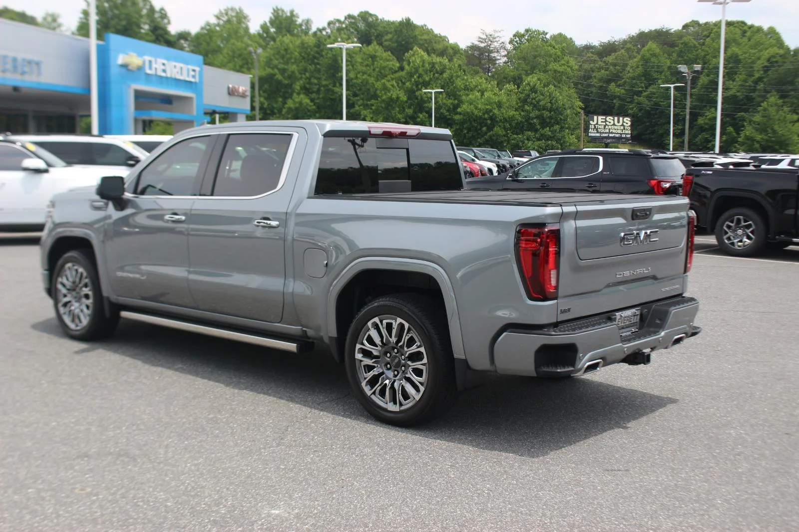 Used 2025 Sterling Metallic GMC Denali Ultimate image 5