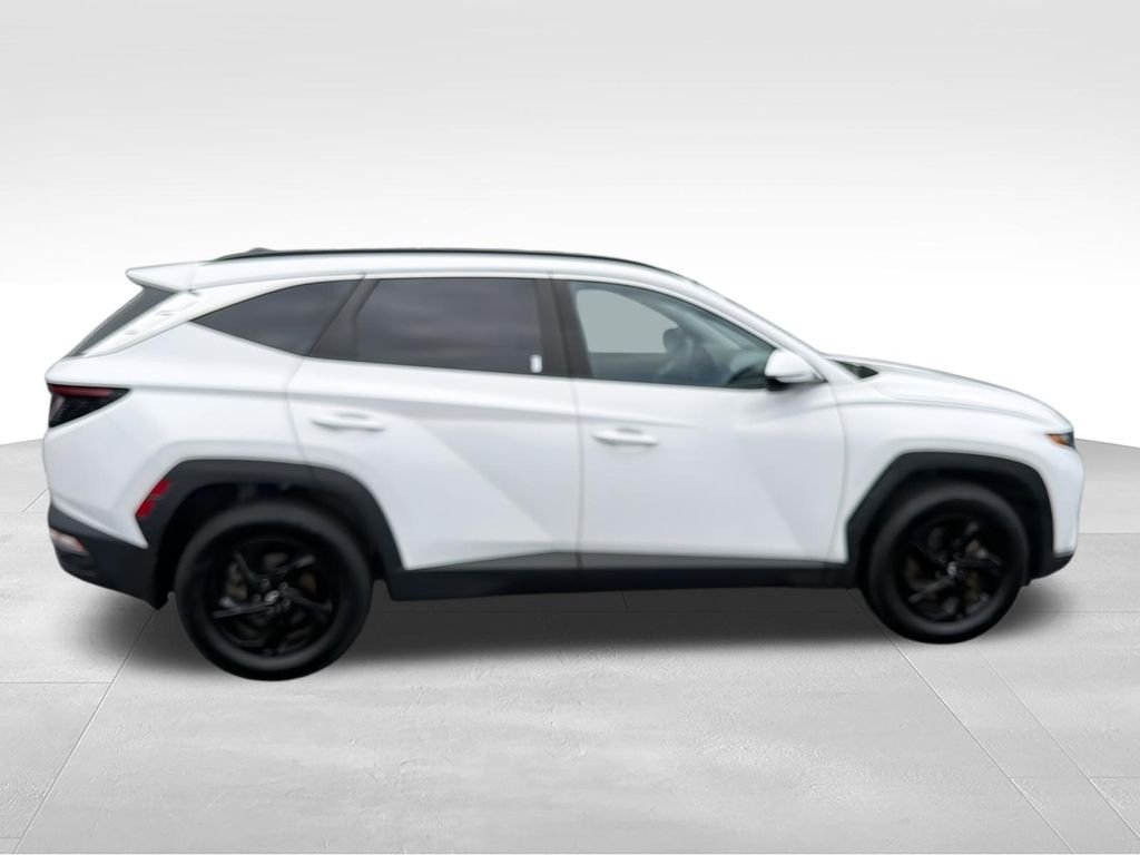 Used 2023 White Hyundai SEL image 9