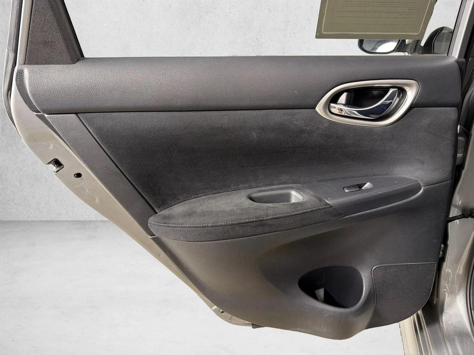 Used 2014 Black Nissan SR image 21