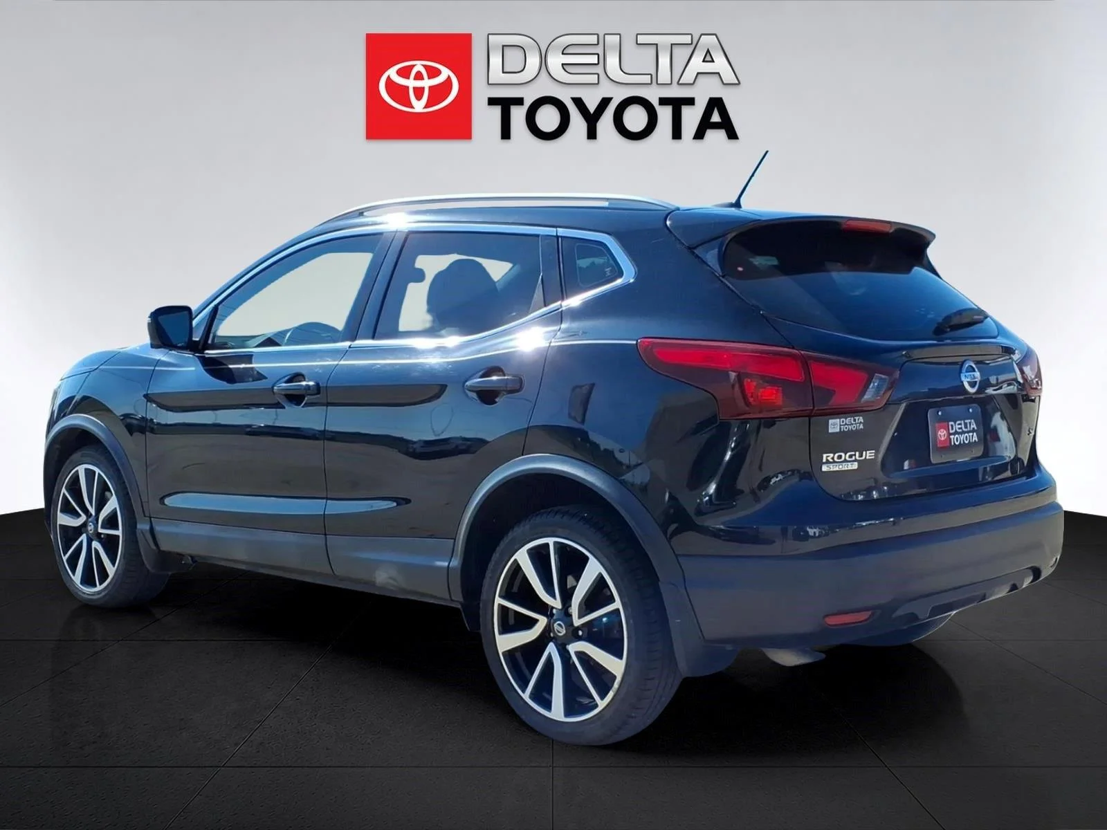 Used 2017 Magnetic Black Nissan SL image 3