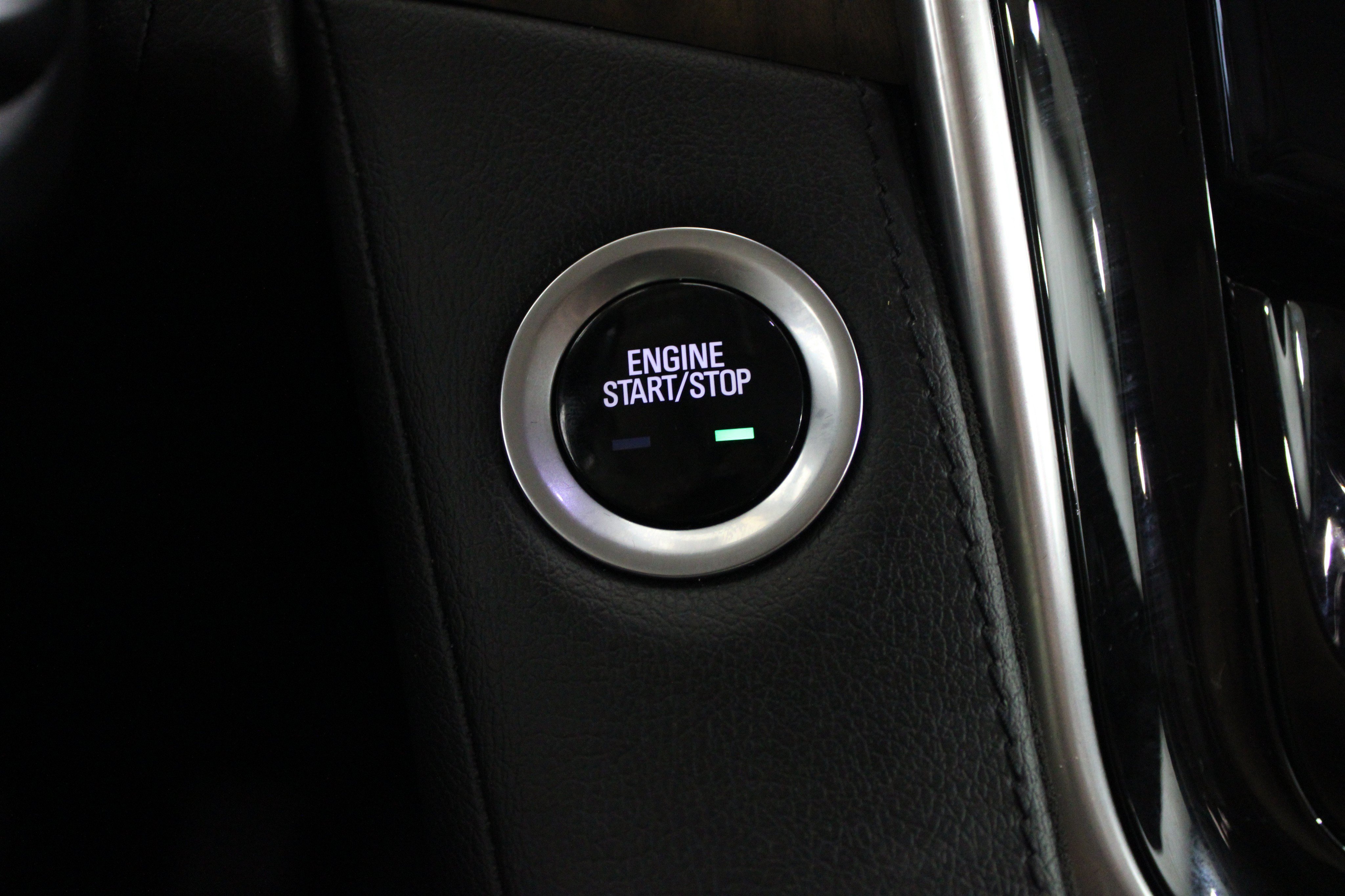 Used 2020 Crystal White Tricoat Cadillac Premium Luxury 4x4 image 19