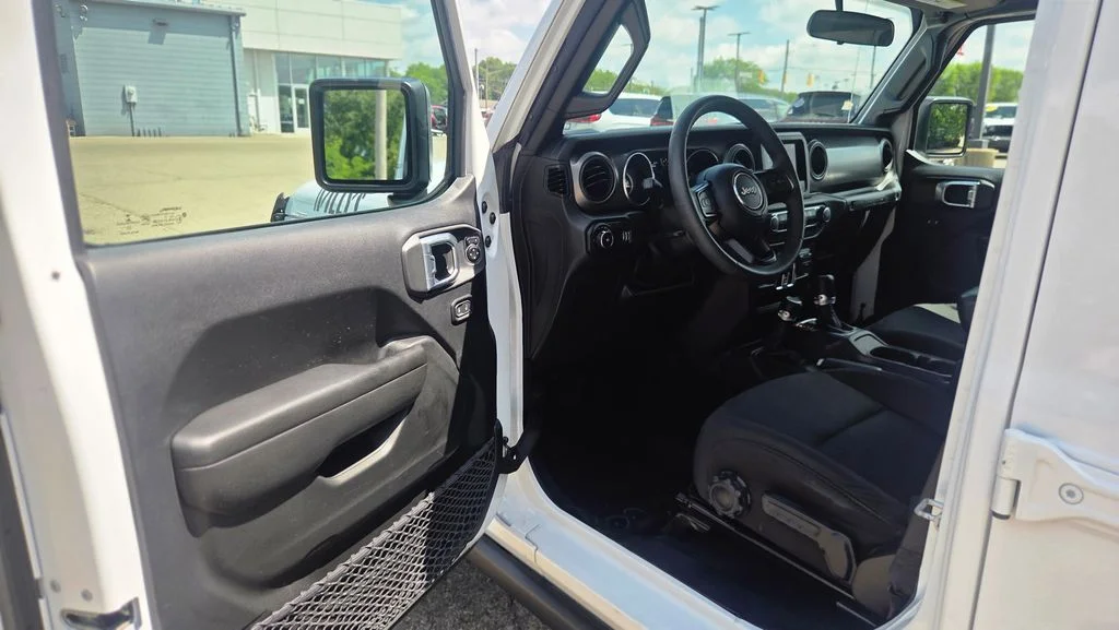 Used 2023 White Jeep Willys image 9