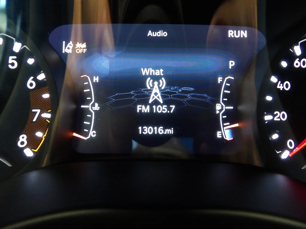Used 2023 Diamond Black Crystal Pearl Coat Jeep Latitude Lux image 32