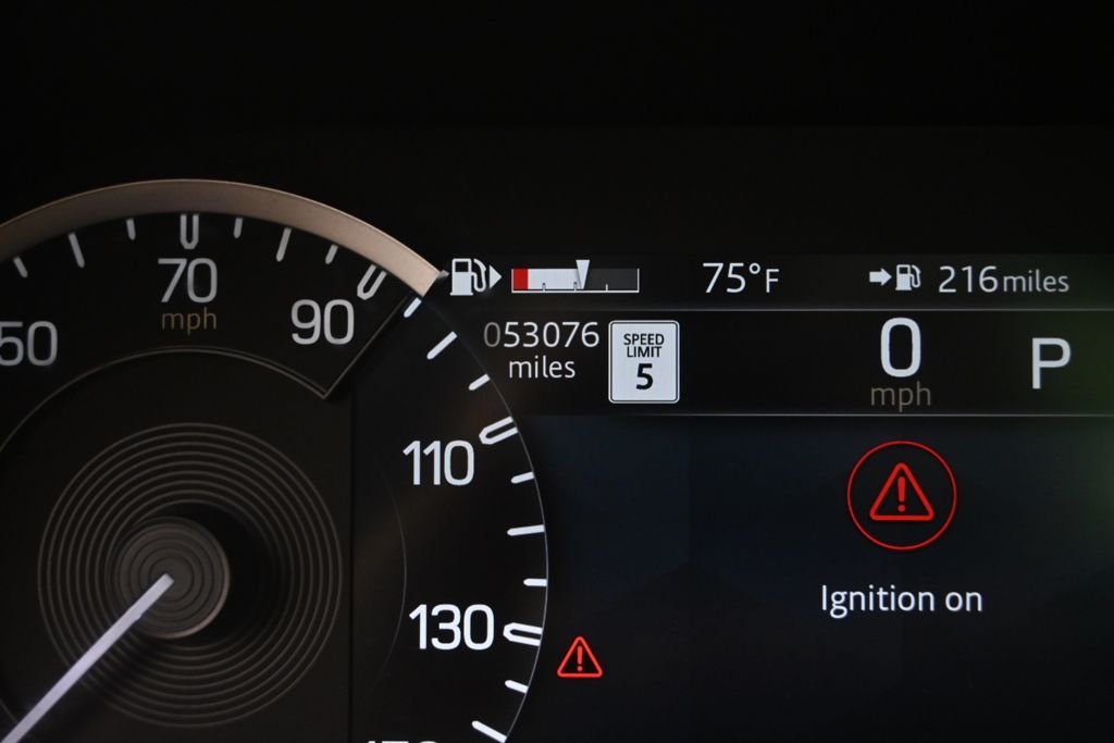 Used 2023  Land Rover X-Dynamic SE image 24