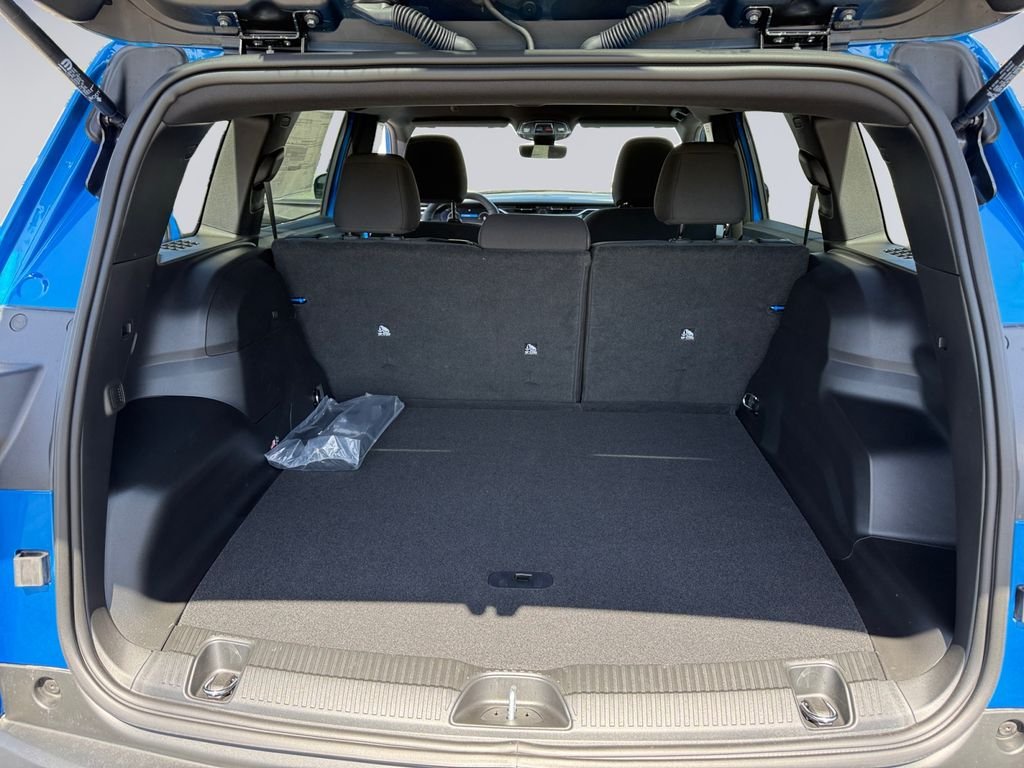 New 2026 Hydro Blue Pearl-Coat Exterior Paint Jeep Laredo image 19