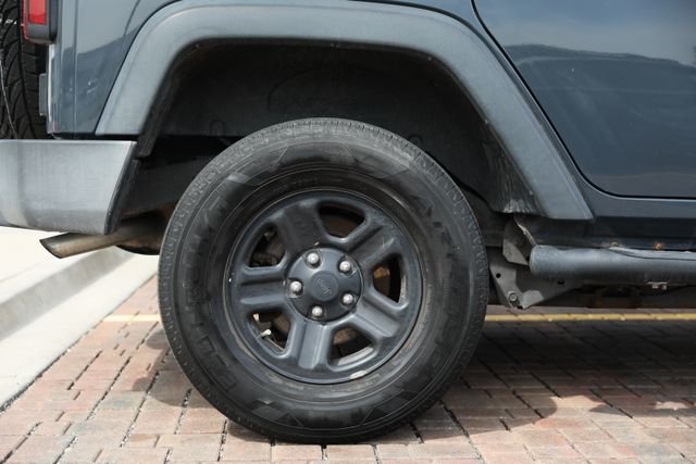Used 2017 Gray Jeep Unlimited Sport image 27