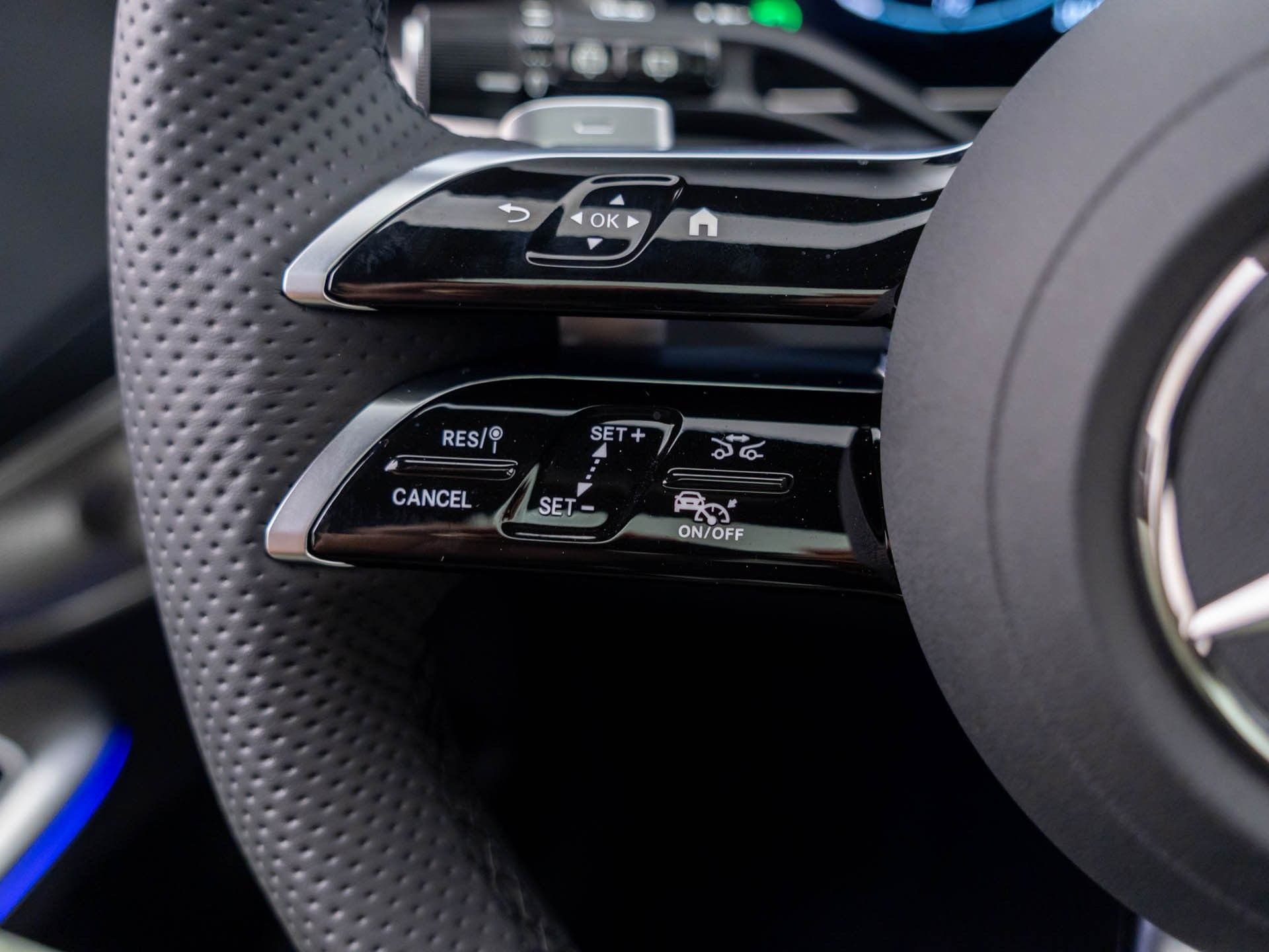 New 2027 Obsidian Black Metallic Mercedes-Benz GLC 300 image 26