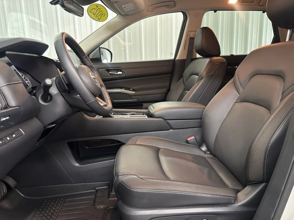 Used 2025 Brilliant Silver Metallic Nissan SL image 9