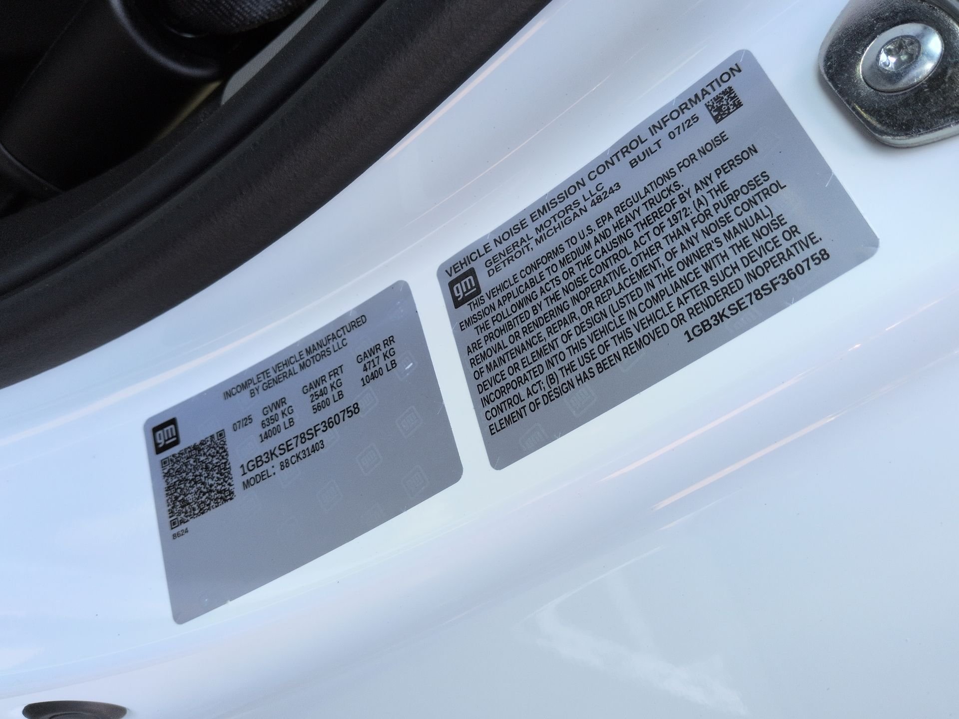 New 2025 Summit White Chevrolet Work Truck image 62