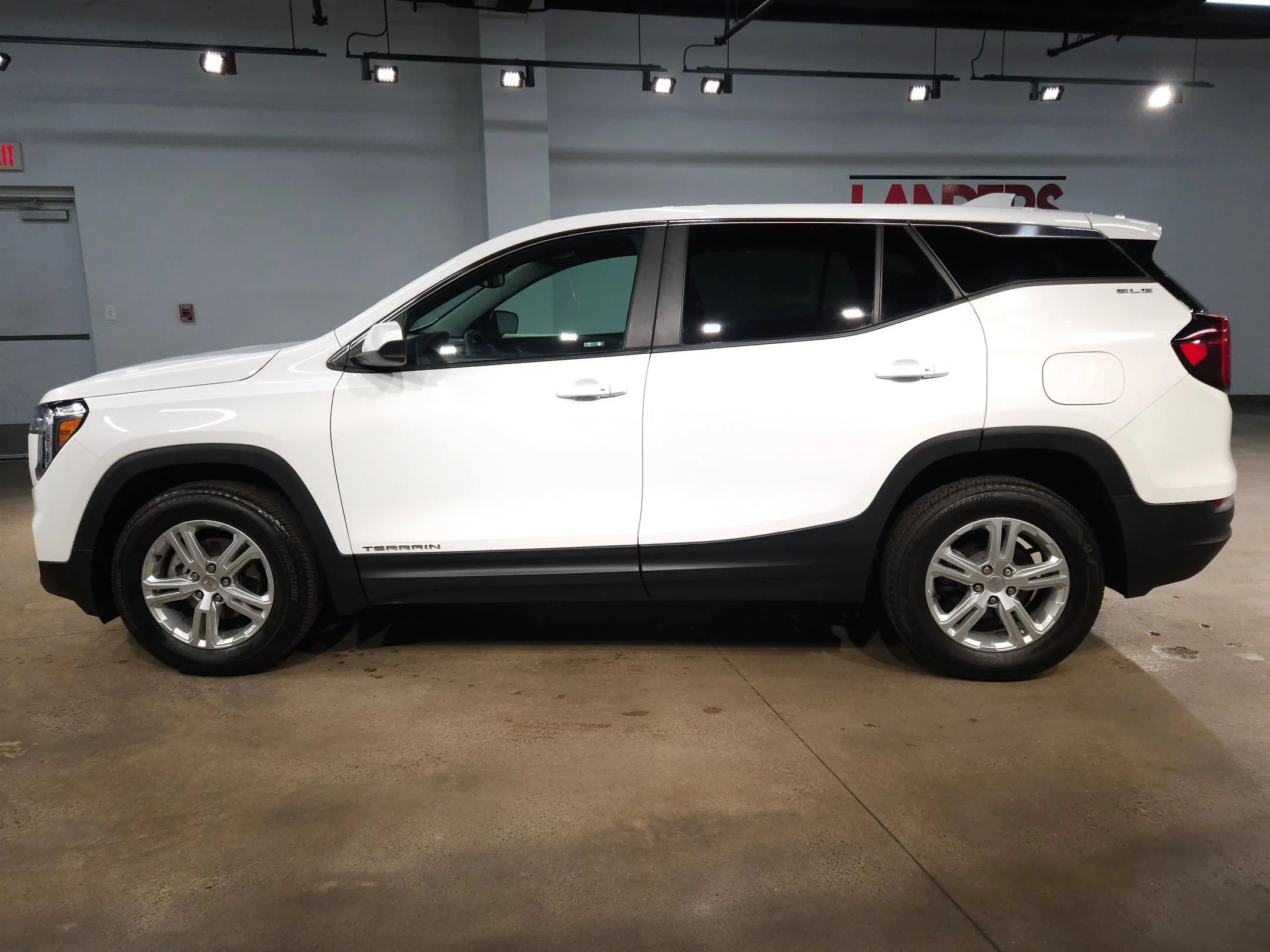 Used 2024 Summit White GMC SLE image 4