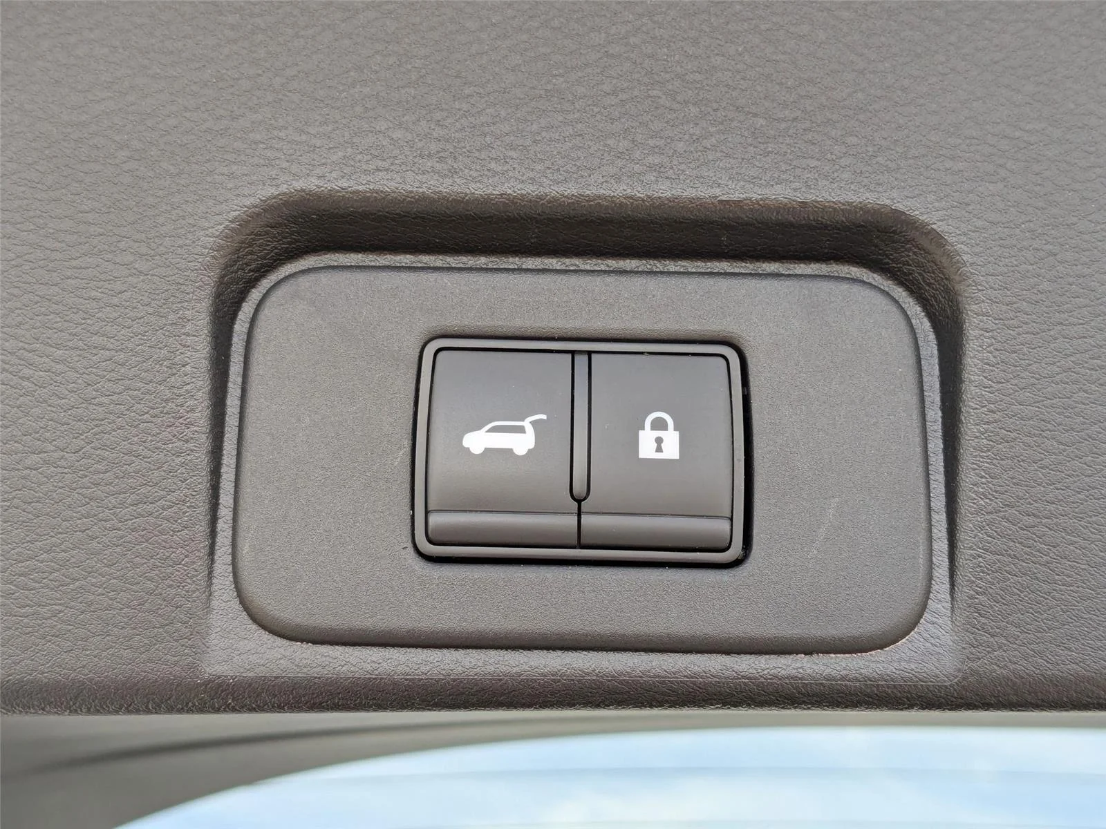 Used 2024 Everest White Pearl Nissan SV image 36