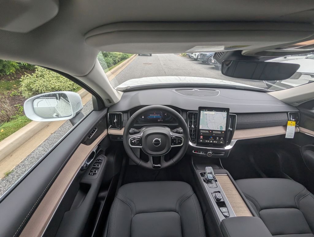 2025 Volvo XC90 Plus - Photo 12
