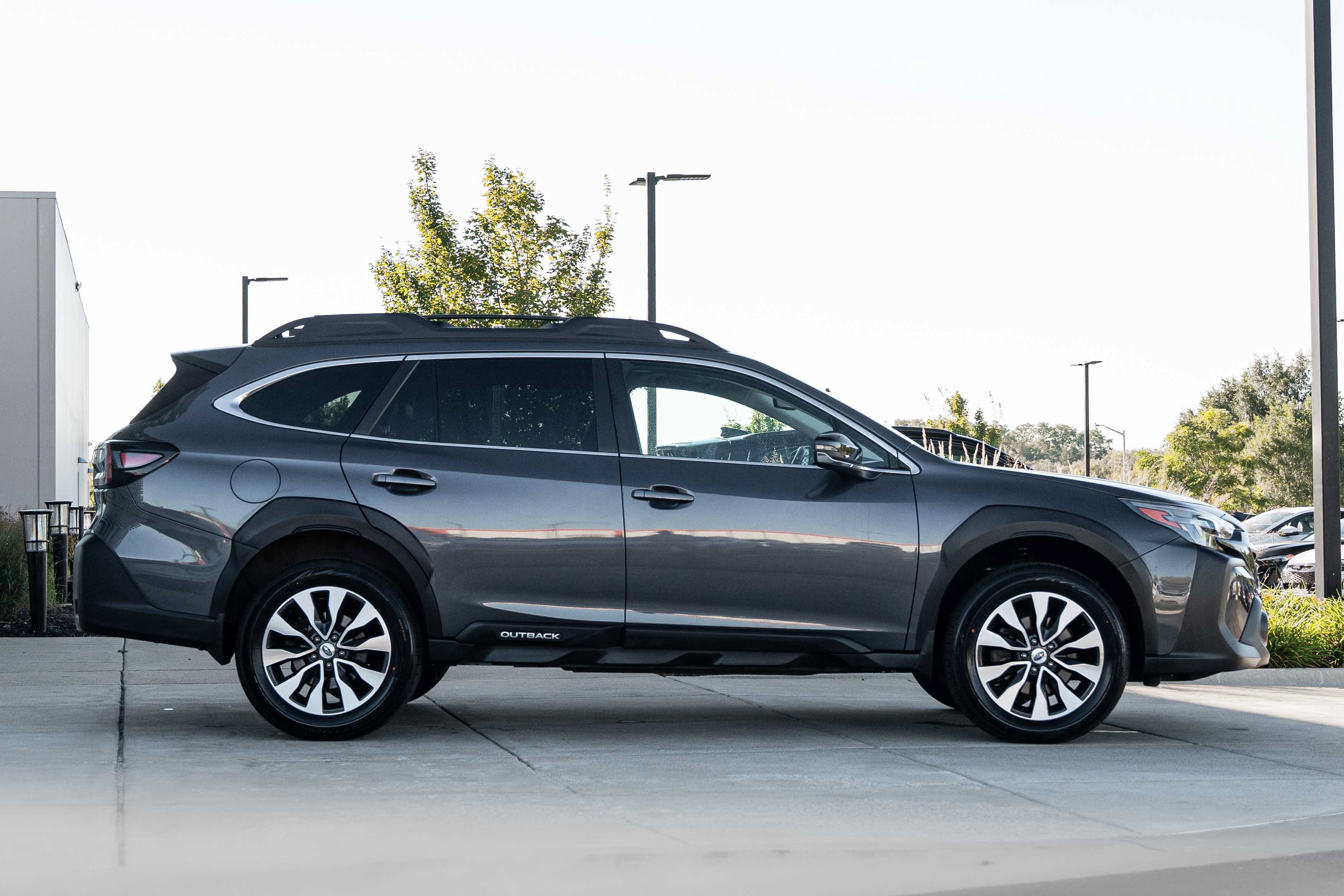 Used 2023 Magnetite Gray Metallic Subaru Limited image 3