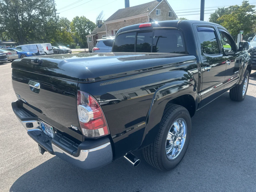 Used 2012 Black Toyota Base V6 (A5) image 2