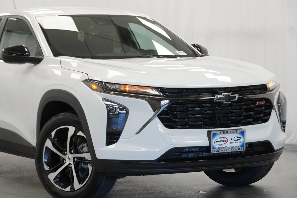 New 2026 Summit White Chevrolet 1RS image 7