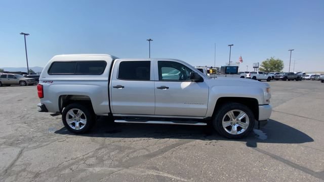 Used 2018 SILVER ICE METALLIC Chevrolet Custom image 9