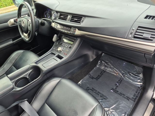 Used 2016 Black Lexus 200h image 24