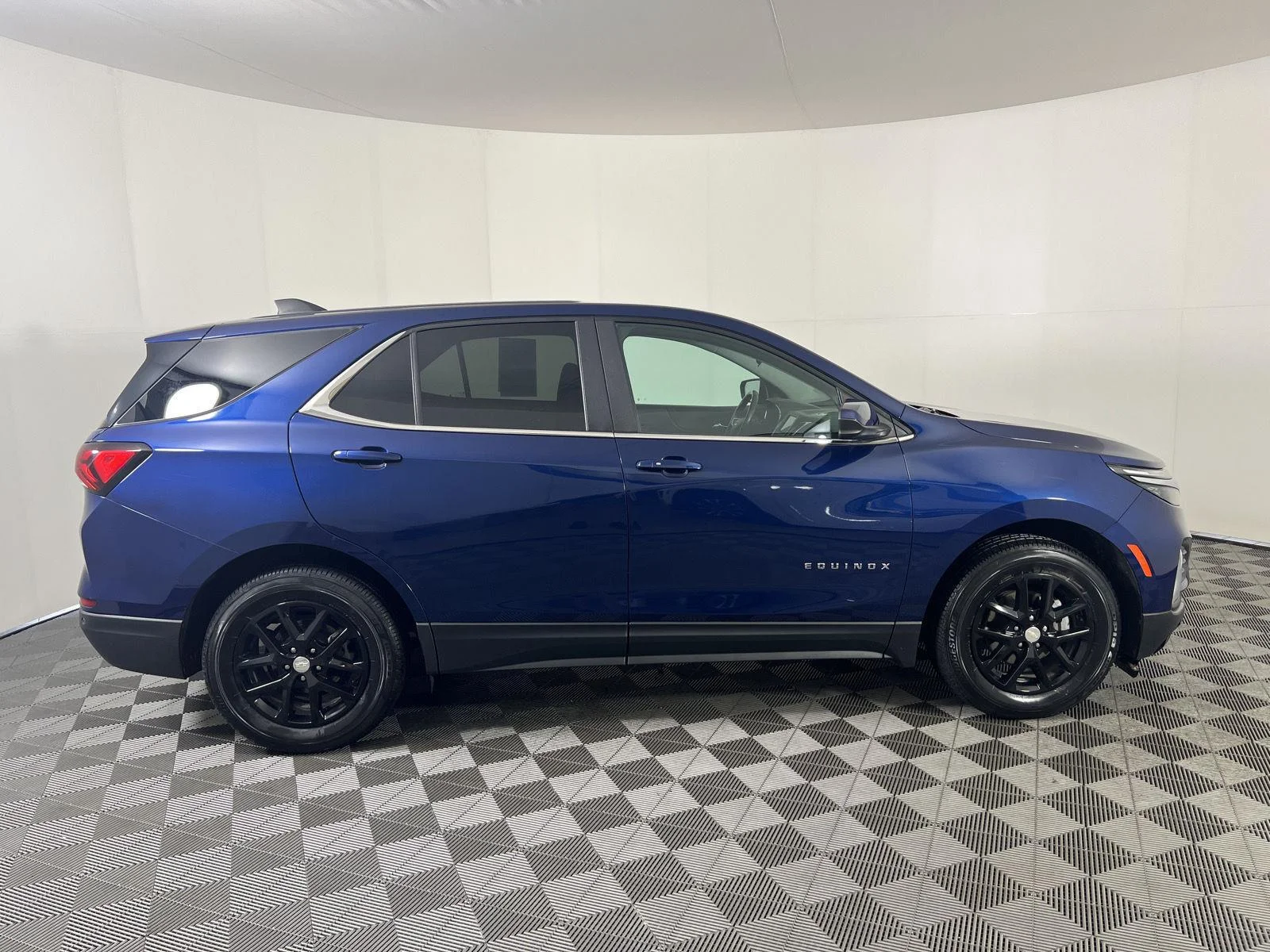 Used 2022 BLUE GLOW METALLIC Chevrolet LT image 27