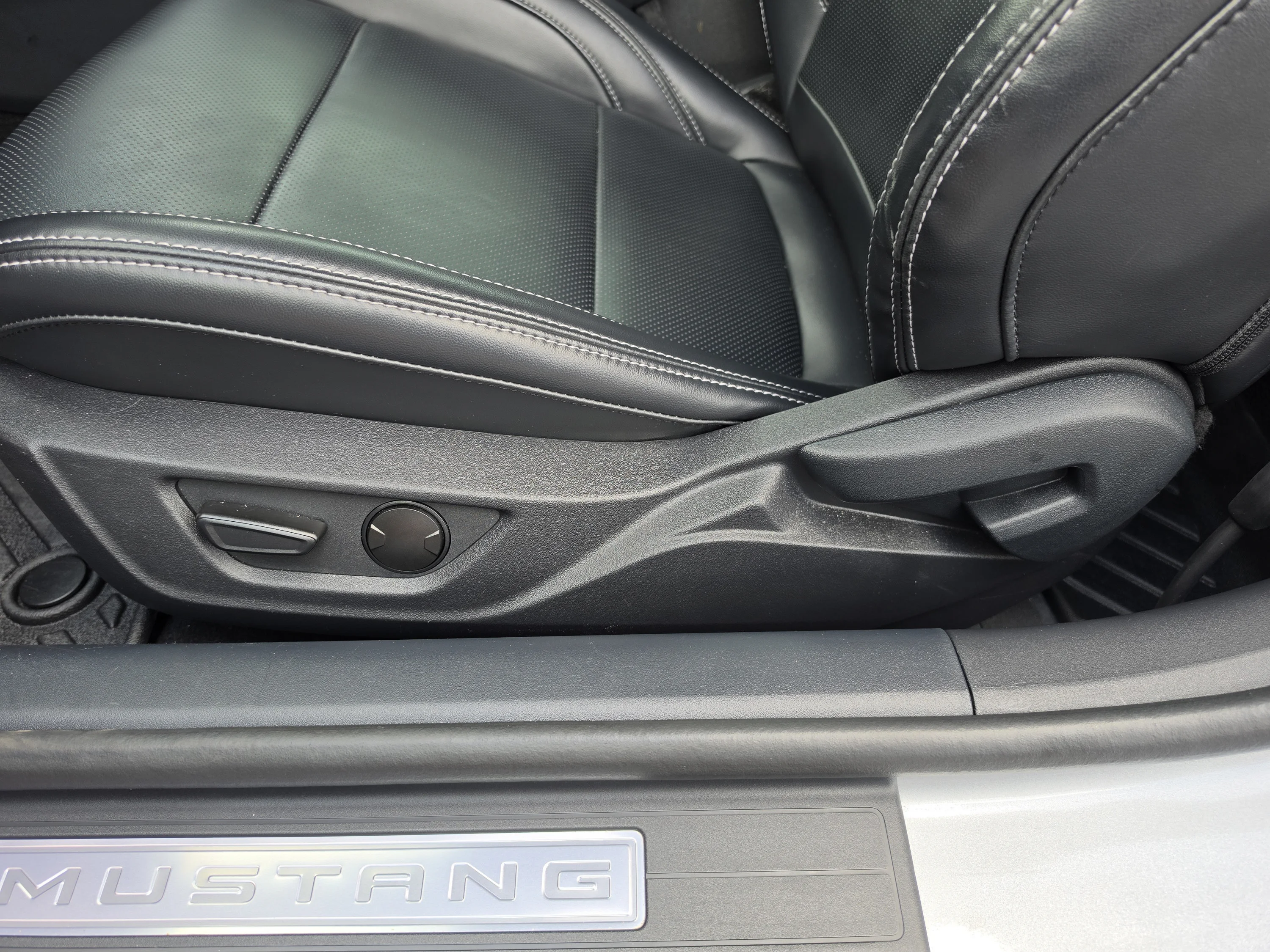 Used 2024 Silver Metallic Ford EcoBoost Premium image 24
