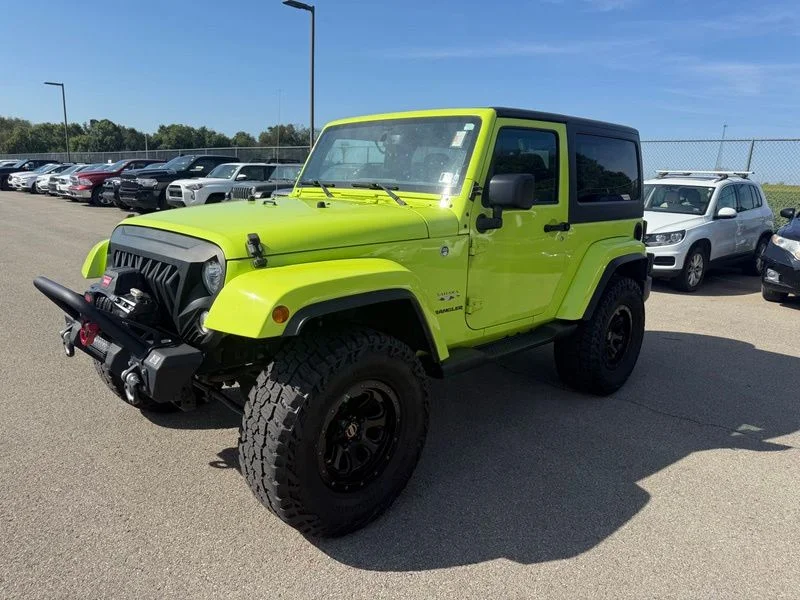 Used 2017 Green Jeep Sahara image 2