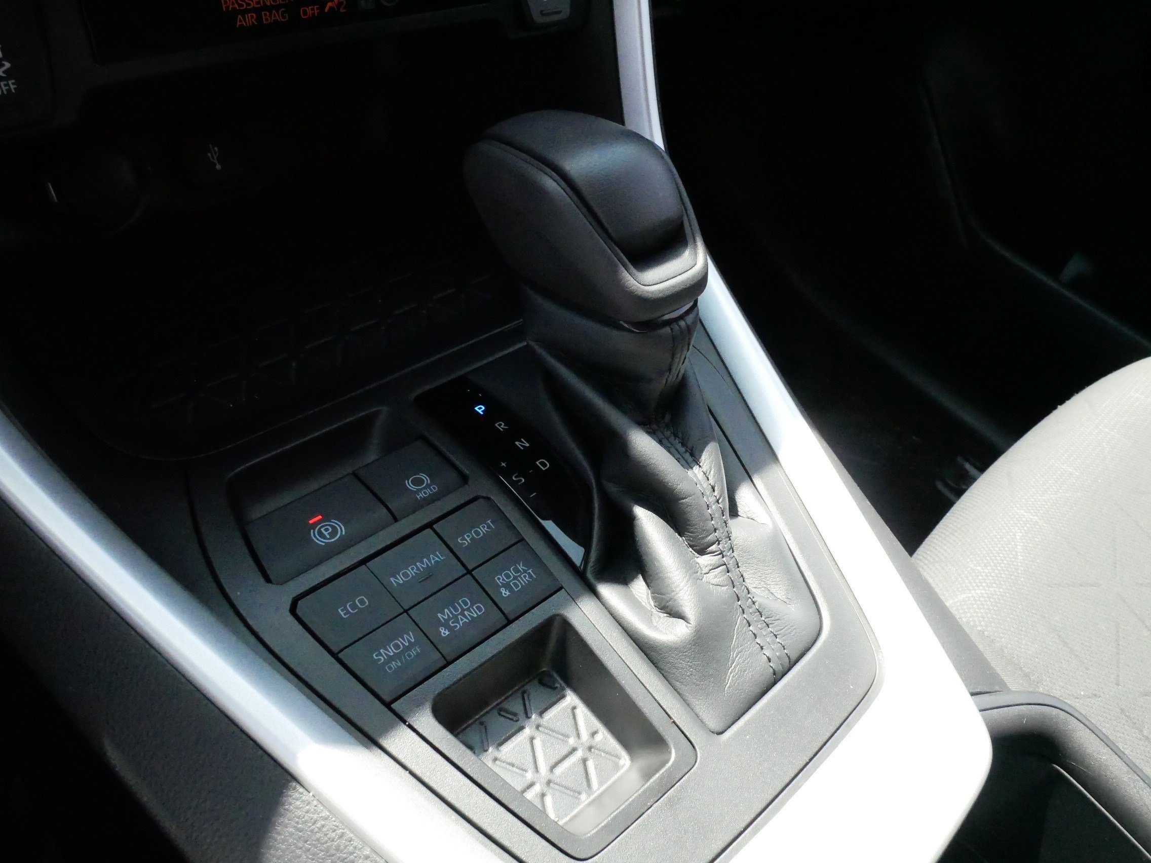 Used 2022 MAGNETIC GRAY M Toyota XLE image 23