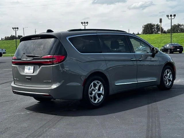 Used 2023 White Chrysler Limited image 7