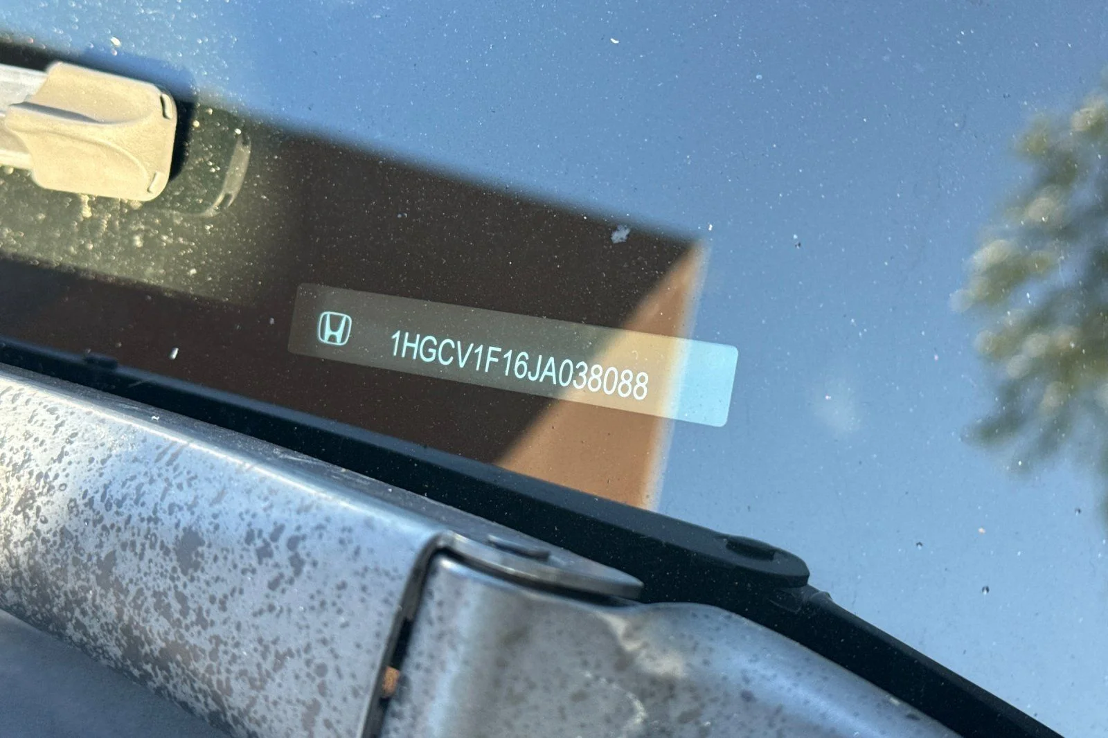 Used 2018 White Honda LX image 7