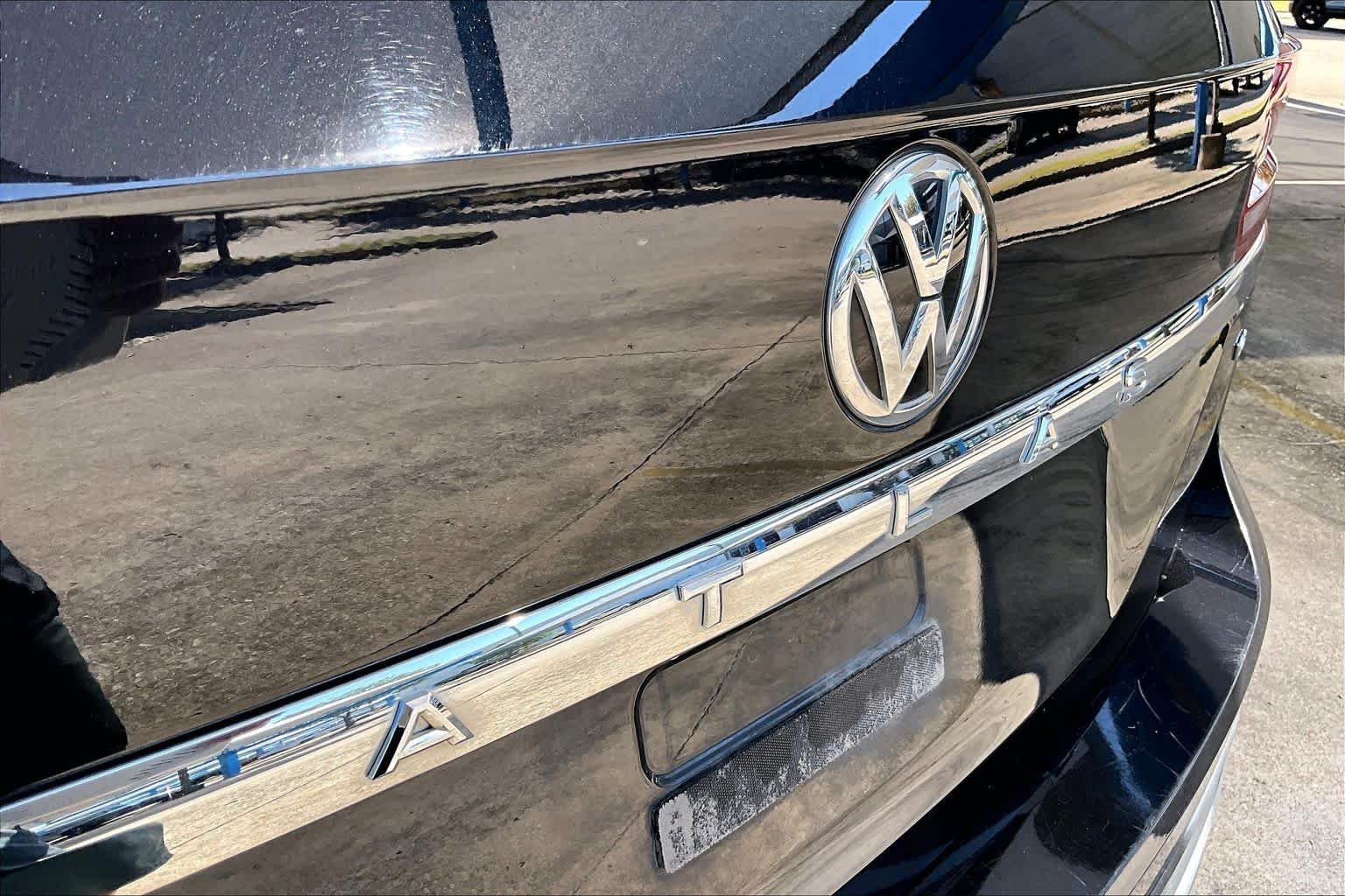 Used 2019 DEEP BLACK PEARL EFFECT Volkswagen 3.6L V6 SE w/Technology image 31
