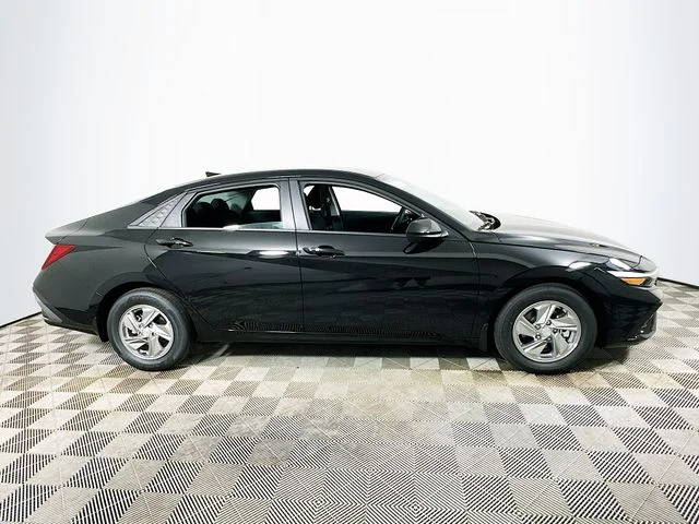 New 2026 Hyundai ELANTRA SE