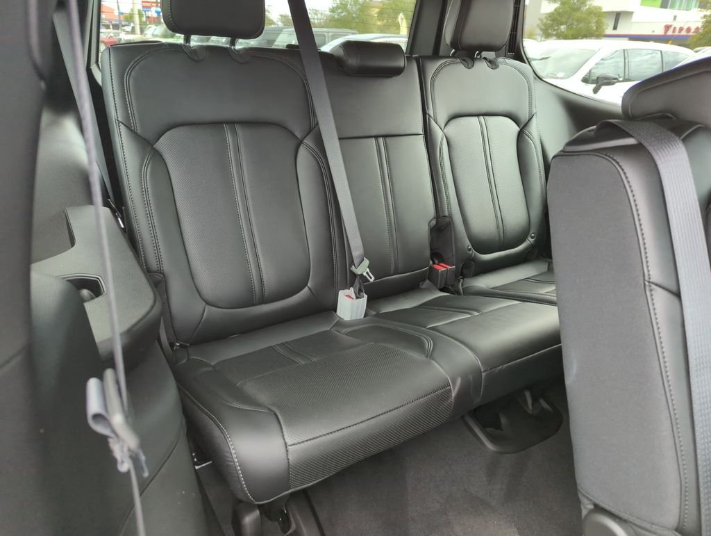 New 2026 Bright White Clear-Coat Exterior Paint Jeep Limited Altitude image 34