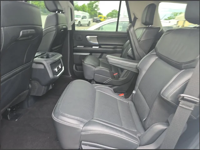 Used 2025 White Metallic Ford Platinum image 6